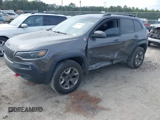 2019 Jeep Cherokee Trailhawk z VIN 1C4PJMBX1KD314121, wystawiony jako IAAI lot #42106721 z przebiegiem 105 631 mil mil oraz . Historia ofert i sprzedaży dostępna na DreamBid. Obrazek 18.