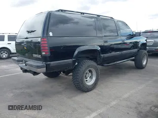 1999 Chevrolet Suburban with VIN 3GNFK16R6XG252736, listed as a IAAI auction lot 41897003 with 140,081 mi miles. Bid and sale history available at carsss.com. Image 4.