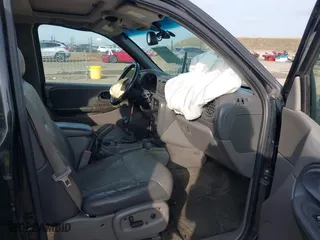 2002 Chevrolet TrailBlazer LS with VIN 1GNDT13S822269549, listed as a IAAI auction lot 41131532 with 286,570 mi miles. Bid and sale history available at carsss.com. Image 5.