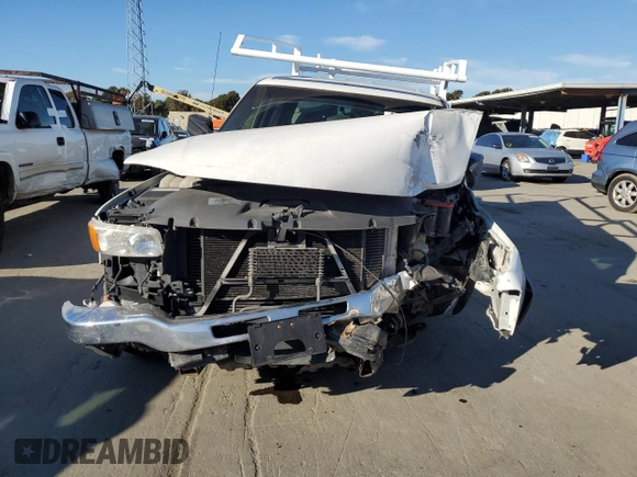 2005 GMC Sierra 1500 with VIN 1GDHC23215F894447, listed as a Copart auction lot 85680264 with 270,936 mi miles and Salvage Title. Bid and sale history available at DreamBid. Image 5.