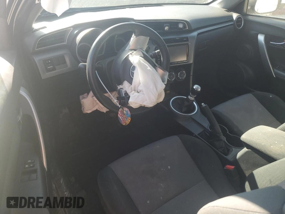 2016 Scion tC z VIN JTKJF5C73GJ020247, wystawiony jako Copart lot #47407695 z przebiegiem Nie podano mil oraz Szkoda całkowita • Salvage title. Historia ofert i sprzedaży dostępna na DreamBid. Obrazek 8.