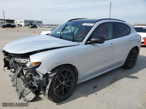 2021 Alfa Romeo Stelvio Ti with VIN ZASPAKBNXM7D13772, listed as a Copart auction lot 45291515 with 0 mi miles and Salvage Title. Bid and sale history available at carsss.com. Image 1.