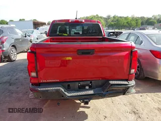2024 Chevrolet Colorado 4WD Z71 z VIN 1GCPTDEK8R1119445, wystawiony jako IAAI lot #42059364 z przebiegiem 9247 mil mil oraz . Historia ofert i sprzedaży dostępna na DreamBid. Obrazek 6.