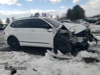 2022 Volkswagen Tiguan SE R-Line Black z VIN 3VV8B7AX7NM025503, wystawiony jako Copart lot #88297105 z przebiegiem 37 580 mil mil oraz Szkoda całkowita • Salvage title. Historia ofert i sprzedaży dostępna na DreamBid. Obrazek 4.