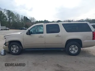 2008 Chevrolet Suburban Commercial with VIN 3GNGK26K98G207580, listed as a IAAI auction lot 41652697 with 262,677 mi miles. Bid and sale history available at carsss.com. Image 14.