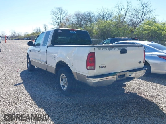 2001 Ford F-150 XL z VIN 1FTRX17L61NB26764, wystawiony jako IAAI lot #42049452 z przebiegiem 242 585 mil mil oraz . Historia ofert i sprzedaży dostępna na DreamBid. Obrazek 3.