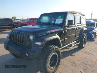 2018 Jeep Wrangler Unlimited Sport S z VIN 1C4HJXDG9JW169478, wystawiony jako IAAI lot #40387425 z przebiegiem 59 287 mil mil oraz . Historia ofert i sprzedaży dostępna na DreamBid. Obrazek 2.