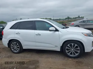 2014 Kia Sorento SX z VIN 5XYKWDA71EG520204, wystawiony jako IAAI lot #42388830 z przebiegiem 193 262 mil mil oraz . Historia ofert i sprzedaży dostępna na DreamBid. Obrazek 13.