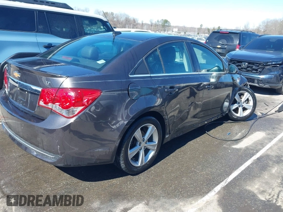 2014 Chevrolet Cruze 2LT z VIN 1G1PE5SB7E7200554, wystawiony jako IAAI lot #41739058 z przebiegiem 103 259 mil mil oraz . Historia ofert i sprzedaży dostępna na DreamBid. Obrazek 4.