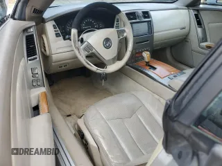 2005 Cadillac XLR z VIN 1G6YV34AX55603706, wystawiony jako Copart lot #81643824 z przebiegiem 84 951 mil mil oraz Czysty tytuł • Clean title. Historia ofert i sprzedaży dostępna na DreamBid. Obrazek 8.