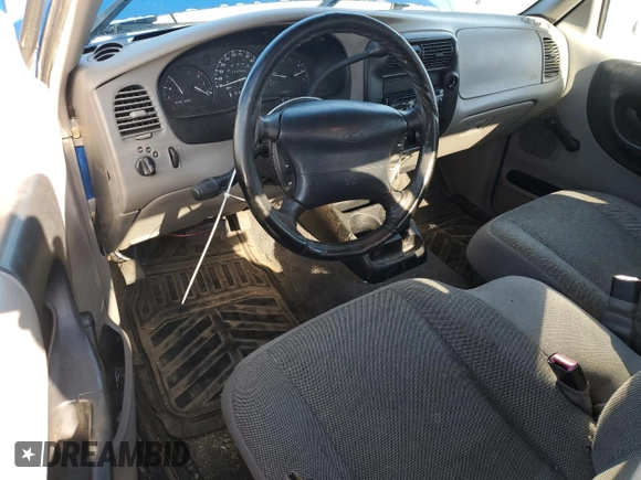 2000 Ford Ranger XL with VIN 1FTYR10V8YPB20951, listed as a Copart auction lot 54368935 with 223,899 mi miles and Clean Title. Bid and sale history available at carsss.com. Image 8.