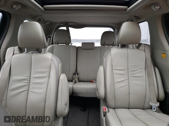 2011 Toyota Sienna XLE z VIN 5TDDK3DC6BS014552, wystawiony jako Copart lot #58292205 z przebiegiem 95 898 mil mil oraz Czysty tytuł • Clean title. Historia ofert i sprzedaży dostępna na DreamBid. Obrazek 10.