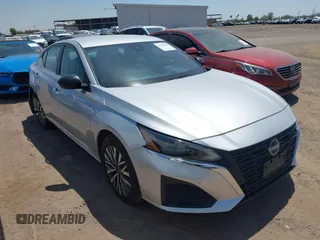 2024 Nissan Altima SV z VIN 1N4BL4DV4RN304323, wystawiony jako IAAI lot #42478247 z przebiegiem 47 968 mil mil oraz . Historia ofert i sprzedaży dostępna na DreamBid. Obrazek 1.