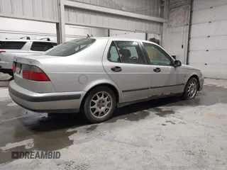 2001 Saab 9-5 with VIN YS3ED48E913024520, listed as a IAAI auction lot 41547440 with 154,615 mi miles. Bid and sale history available at carsss.com. Image 4.