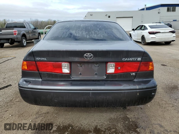 2001 Toyota Camry LE z VIN JT2BF22K010295564, wystawiony jako Copart lot #55111755 z przebiegiem 379 337 mil mil oraz Szkoda całkowita • Salvage title. Historia ofert i sprzedaży dostępna na DreamBid. Obrazek 6.