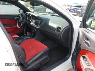 2015 Dodge Charger RT z VIN 2C3CDXCT4FH745861, wystawiony jako IAAI lot #42206349 z przebiegiem 136 061 mil mil oraz . Historia ofert i sprzedaży dostępna na DreamBid. Obrazek 5.