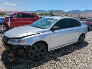 2014 Volkswagen Jetta S с VIN 3VW2K7AJ0EM313215, выставлен на аукционе Copart как лот 64805605 с пробегом 103 094 миль миль и Списание • Salvage title. История ставок и продаж доступна на DreamBid. Изображение 1.
