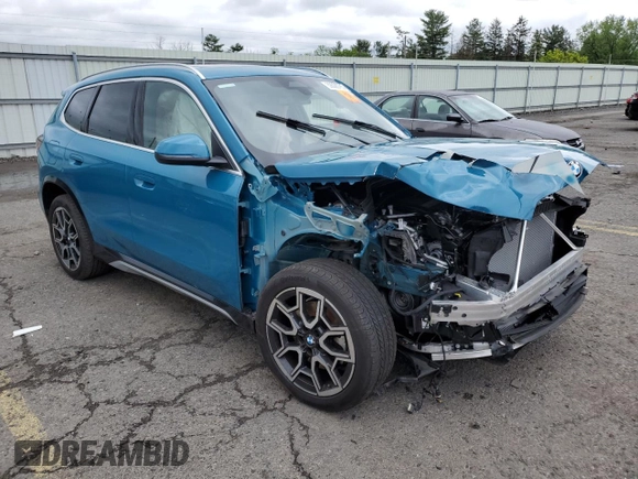 2025 BMW X1 xDrive28i z VIN WBX73EF06S5070458, wystawiony jako Copart lot #59026785 z przebiegiem Nie podano mil oraz Szkoda całkowita • Salvage title. Historia ofert i sprzedaży dostępna na DreamBid. Obrazek 4.
