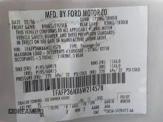 2006 Ford Focus SE z VIN 1FAFP36NX6W214578, wystawiony jako IAAI lot #42316813 z przebiegiem 127 331 mil mil oraz . Historia ofert i sprzedaży dostępna na DreamBid. Obrazek 9.