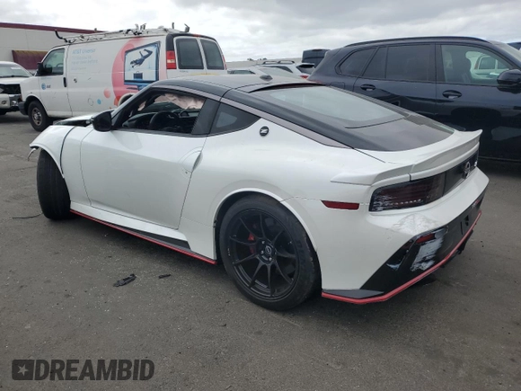 2024 Nissan Z Nismo z VIN JN1BZ4CH7RM362763, wystawiony jako Copart lot #71662764 z przebiegiem 3 339 mil mil oraz Szkoda całkowita • Salvage title. Historia ofert i sprzedaży dostępna na DreamBid. Obrazek 2.