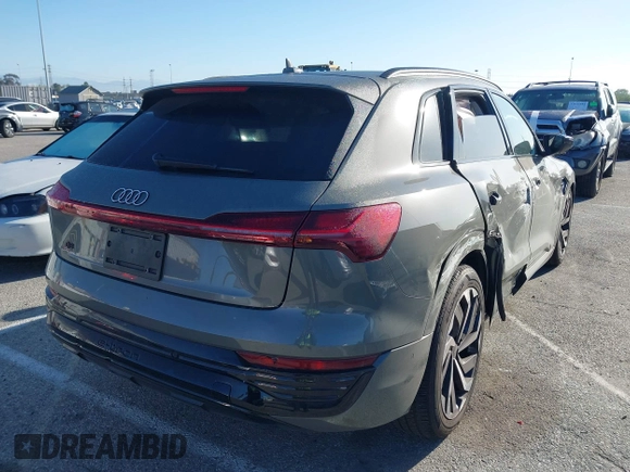 2024 Audi Q8 e-tron z VIN WA15ABGE8RB055999, wystawiony jako IAAI lot #41759410 z przebiegiem 8 972 mil mil oraz . Historia ofert i sprzedaży dostępna na DreamBid. Obrazek 4.