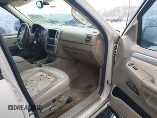 2005 Mercury Mountaineer Convenience z VIN 4M2DU66W95ZJ00759, wystawiony jako IAAI lot #41540789 z przebiegiem 223 520 mil mil oraz . Historia ofert i sprzedaży dostępna na DreamBid. Obrazek 5.