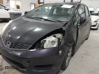 2013 Honda Fit Sport z VIN JHMGE8H56DC019556, wystawiony jako IAAI lot #41140755 z przebiegiem Nie podano mil oraz . Historia ofert i sprzedaży dostępna na DreamBid. Obrazek 6.