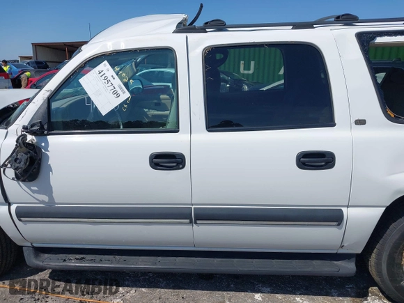 2002 Chevrolet Suburban LS z VIN 3GNEC16Z22G199485, wystawiony jako IAAI lot #41957709 z przebiegiem 252 177 mil mil oraz . Historia ofert i sprzedaży dostępna na DreamBid. Obrazek 14.