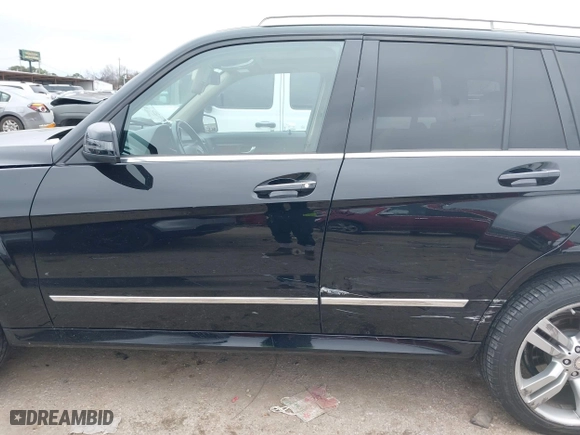 2012 Mercedes-Benz GLK-Class GLK 350 with VIN WDCGG8HBXCF844086, listed as a IAAI auction lot 41637820 with 139,117 mi miles. Bid and sale history available at carsss.com. Image 13.