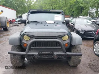 2008 Jeep Wrangler Unlimited X с VIN 1J4GA39178L588637, выставлен на аукционе IAAI как лот 42493509 с пробегом 85 601 миль миль и . История ставок и продаж доступна на DreamBid. Изображение 12.