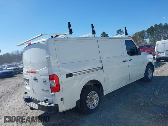2020 Nissan NV Cargo SV z VIN 1N6BF0KM5LN809313, wystawiony jako IAAI lot #41863076 z przebiegiem 127 505 mil mil oraz . Historia ofert i sprzedaży dostępna na DreamBid. Obrazek 4.