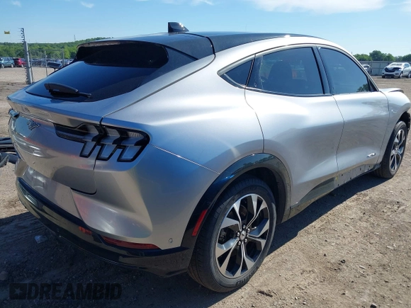 2021 Ford Mustang Mach-E Premium z VIN 3FMTK3SU7MMA02271, wystawiony jako IAAI lot #42072602 z przebiegiem 61 526 mil mil oraz . Historia ofert i sprzedaży dostępna na DreamBid. Obrazek 4.