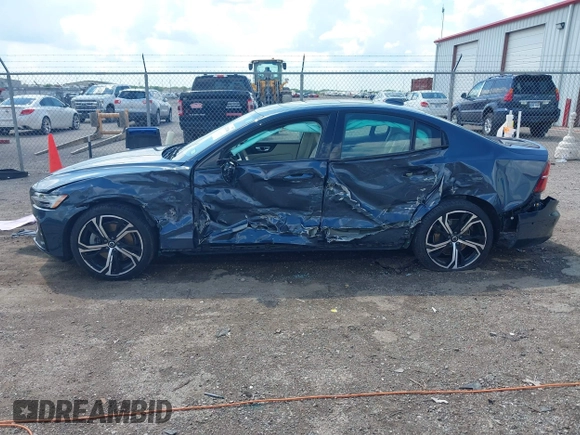 2024 Volvo S60 Plus Dark Theme z VIN 7JRL12TLXRG294640, wystawiony jako IAAI lot #42207466 z przebiegiem 23 304 mil mil oraz . Historia ofert i sprzedaży dostępna na DreamBid. Obrazek 15.