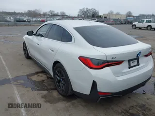 2023 BMW i4 eDrive35 z VIN WBY43AW04PFP70309, wystawiony jako IAAI lot #41745911 z przebiegiem 15 453 mil mil oraz . Historia ofert i sprzedaży dostępna na DreamBid. Obrazek 3.