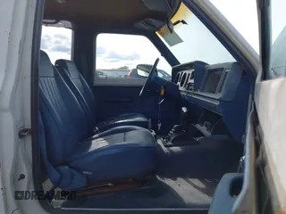 1986 Ford Bronco z VIN 1FMCU14T0GUC51692, wystawiony jako IAAI lot #41982392 z przebiegiem 509 734 mil mil oraz . Historia ofert i sprzedaży dostępna na DreamBid. Obrazek 5.