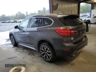 2021 BMW X1 sDrive28i z VIN WBXJG7C04M5S68209, wystawiony jako Copart lot #52099115 z przebiegiem 57 497 mil mil oraz Szkody całkowita. Historia ofert i sprzedaży dostępna na DreamBid. Obrazek 2.