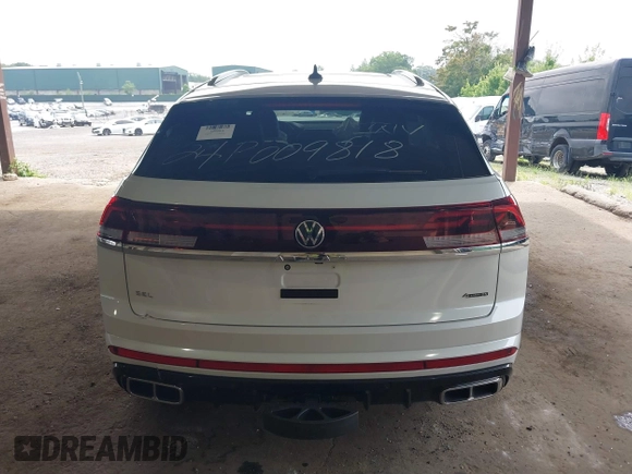 2024 Volkswagen Atlas SEL Premium R-Line with VIN 1V2FE2CA5RC229408, listed as a IAAI auction lot 39587804 with 341 mi miles and . Bid and sale history available at DreamBid. Image 16.