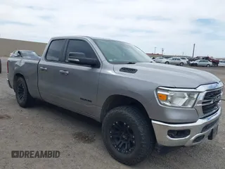 2021 Ram 1500 Big Horn z VIN 1C6SRFBT1MN622633, wystawiony jako IAAI lot #42249376 z przebiegiem 122 007 mil mil oraz . Historia ofert i sprzedaży dostępna na DreamBid. Obrazek 1.