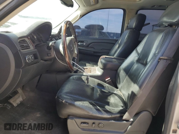2009 GMC Yukon XL z VIN 1GKFC06269J102165, wystawiony jako Copart lot #54874955 z przebiegiem 248 831 mil mil oraz Szkoda całkowita • Salvage title. Historia ofert i sprzedaży dostępna na DreamBid. Obrazek 7.