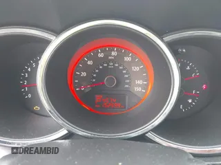 2013 Kia Sorento SX z VIN 5XYKW4A2XDG311577, wystawiony jako IAAI lot #42210698 z przebiegiem 152 599 mil mil oraz . Historia ofert i sprzedaży dostępna na DreamBid. Obrazek 7.