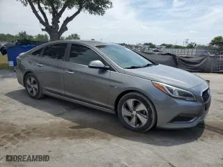 2017 Hyundai Sonata Hybrid Limited with VIN KMHE34L34HA071262, listed as a Copart auction lot 52198895 with 136,943 mi miles and Salvage Title. Bid and sale history available at carsss.com. Image 4.
