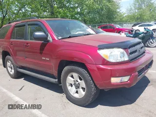 2005 Toyota 4Runner SR5 z VIN JTEBU14R258036885, wystawiony jako IAAI lot #42241853 z przebiegiem 221 981 mil mil oraz . Historia ofert i sprzedaży dostępna na DreamBid. Obrazek 1.