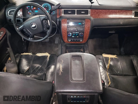 2008 Chevrolet Tahoe 2LT z VIN 1GNFC13078R152116, wystawiony jako Copart lot #42241295 z przebiegiem 224 882 mil mil oraz Czysty tytuł • Clean title. Historia ofert i sprzedaży dostępna na DreamBid. Obrazek 8.
