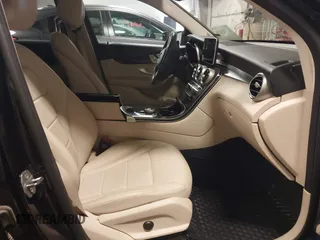2019 Mercedes-Benz GLC 300 z VIN WDC0G4KB5KV123522, wystawiony jako IAAI lot #40485029 z przebiegiem 48 685 mil mil oraz . Historia ofert i sprzedaży dostępna na DreamBid. Obrazek 5.