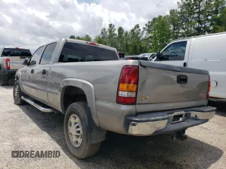 2003 GMC Sierra 1500HD SLE z VIN 1GTGC13U73F105405, wystawiony jako Copart lot #76817714 z przebiegiem 213 665 mil mil oraz Szkody całkowita. Historia ofert i sprzedaży dostępna na DreamBid. Obrazek 2.