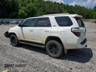 2021 Toyota 4Runner SR5 z VIN JTEMU5JRXM5915622, wystawiony jako Copart lot #56334495 z przebiegiem 109 774 mil mil oraz Szkoda całkowita • Salvage title. Historia ofert i sprzedaży dostępna na DreamBid. Obrazek 2.