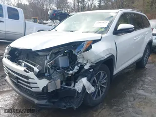 2019 Toyota Highlander SE with VIN 5TDJZRFH4KS597505, listed as a IAAI auction lot 41504122 with 59,347 mi miles. Bid and sale history available at carsss.com. Image 17.