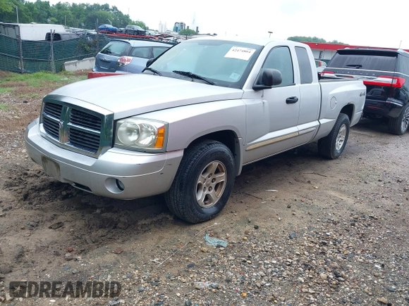 2005 Dodge Dakota SLT с VIN 1D7HW42N85S163868, выставлен на аукционе IAAI как лот 42474804 с пробегом 92 299 миль миль и . История ставок и продаж доступна на DreamBid. Изображение 2.