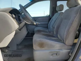 1998 Toyota Sienna LE with VIN 4T3ZF13CXWU011884, listed as a Copart auction lot 54601885 with 205,989 mi miles and Salvage Title. Bid and sale history available at carsss.com. Image 7.