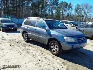 2006 Toyota Highlander with VIN JTEGP21A460109269, listed as a IAAI auction lot 41377263 with 322,251 mi miles. Bid and sale history available at carsss.com. Image 1.